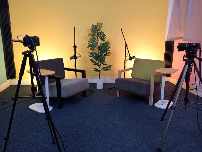 Estudio de podcast con SEO